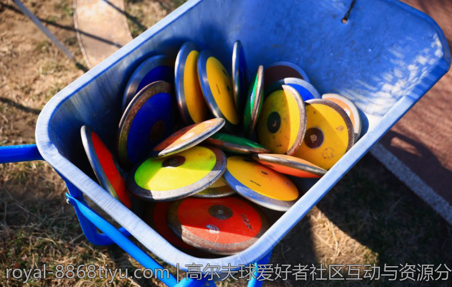 高尔夫球爱好者社区互动与资源分享